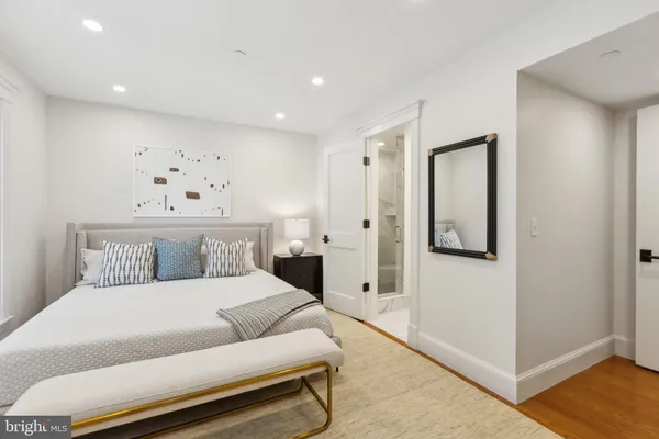 $5,300 | 1641 R Street Northwest, Unit 201, Washington, DC 20009