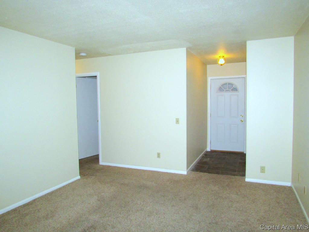 75 Villanova Drive Springfield, IL 62703 - Photo 3 of 16