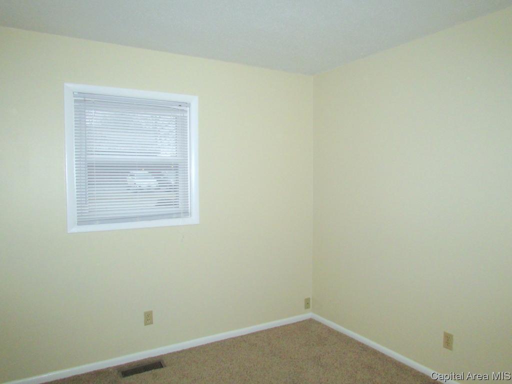 75 Villanova Drive Springfield, IL 62703 - Photo 8 of 16