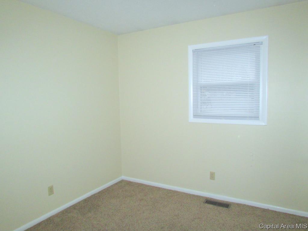 75 Villanova Drive Springfield, IL 62703 - Photo 9 of 16