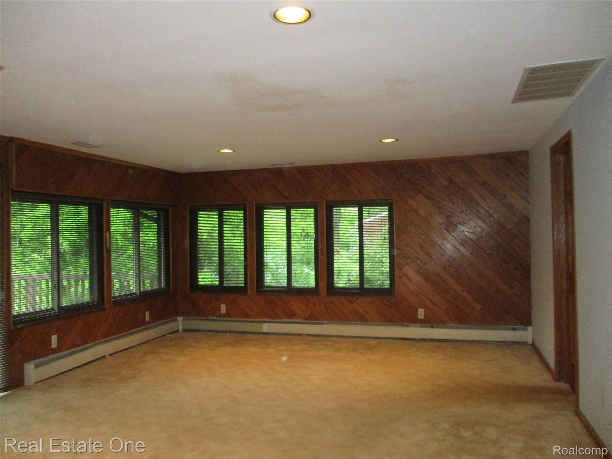 28642 Rollcrest Road Farmington, MI 48334 - Photo 23 of 53 IMG_3890.JPG