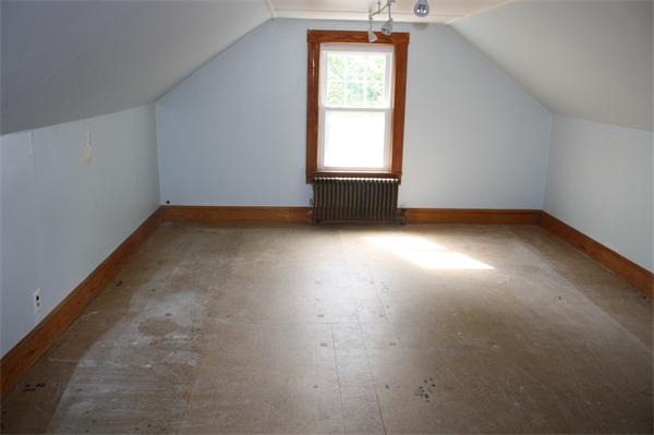 481 Brooks Road Athol, MA 01331 - Photo 9 of 12 an empty room with a window