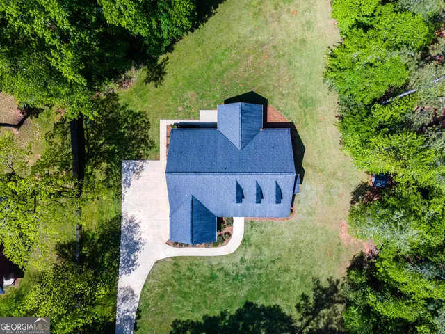 an aerial view of a house with yard swimming pool and outdoor seating