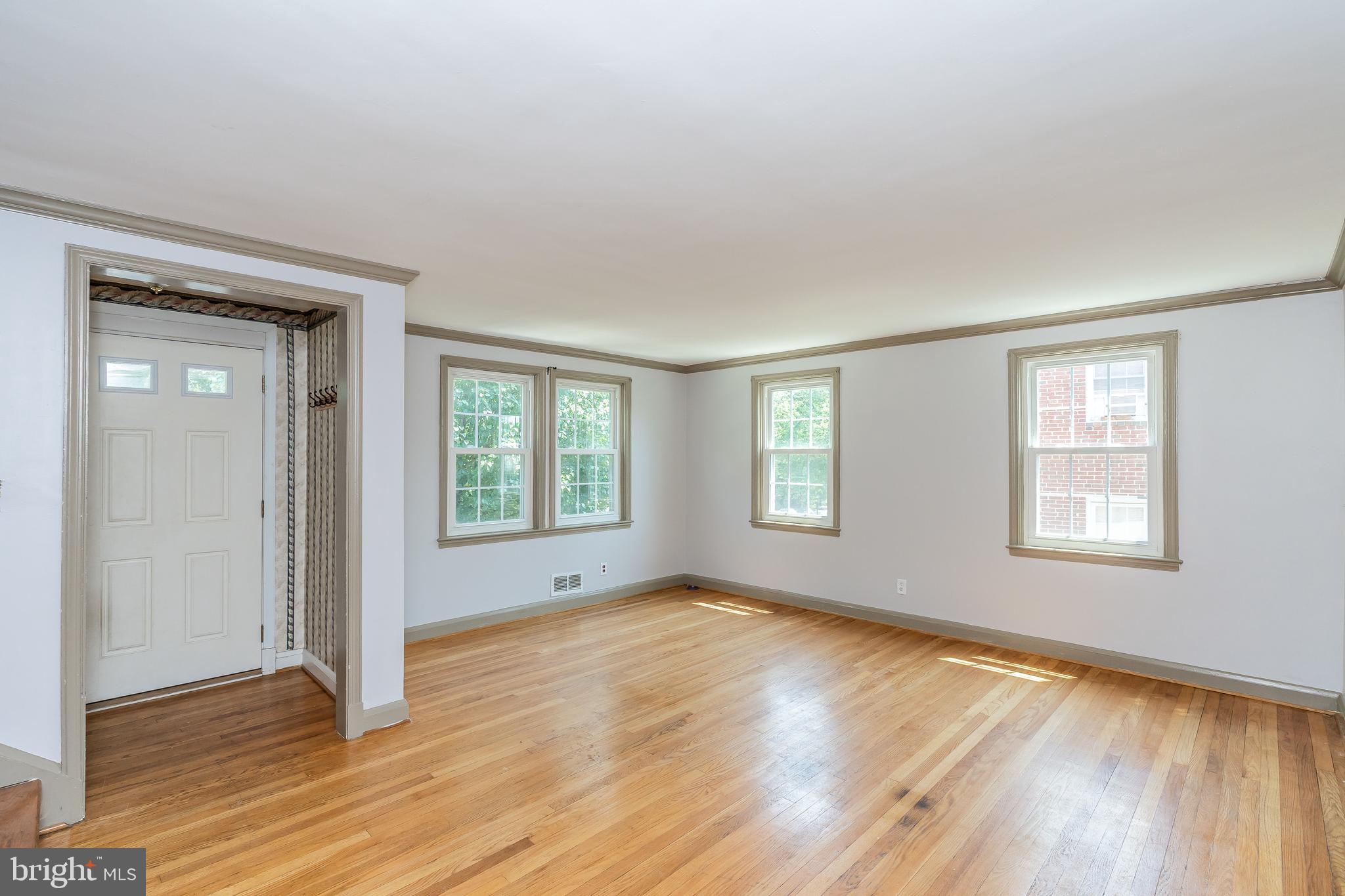 6149 Northdale Road Baltimore, MD 21228 - Photo 4 of 30 Gallery Image 4