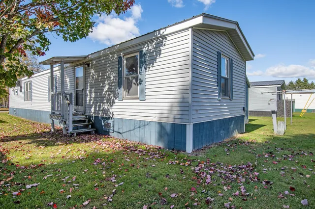 $66,000 | 6 Pine Street, Colebrook, NH 03576