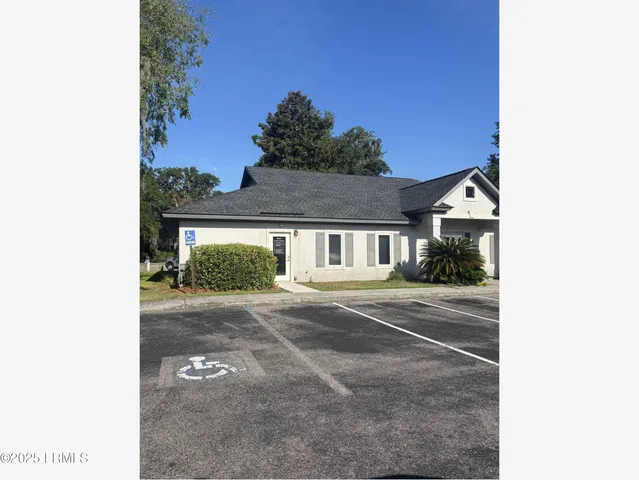 $700 | 2206 Mossy Oaks Road, Unit 6, Beaufort, SC 29902