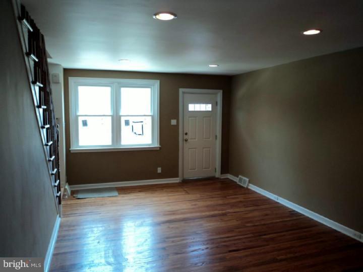 1616 Ashurst Road Philadelphia, PA 19151 - Photo 3 of 10 Living Room