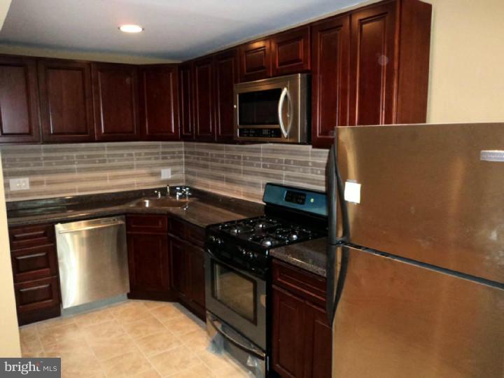 1616 Ashurst Road Philadelphia, PA 19151 - Photo 5 of 10 Kitchen