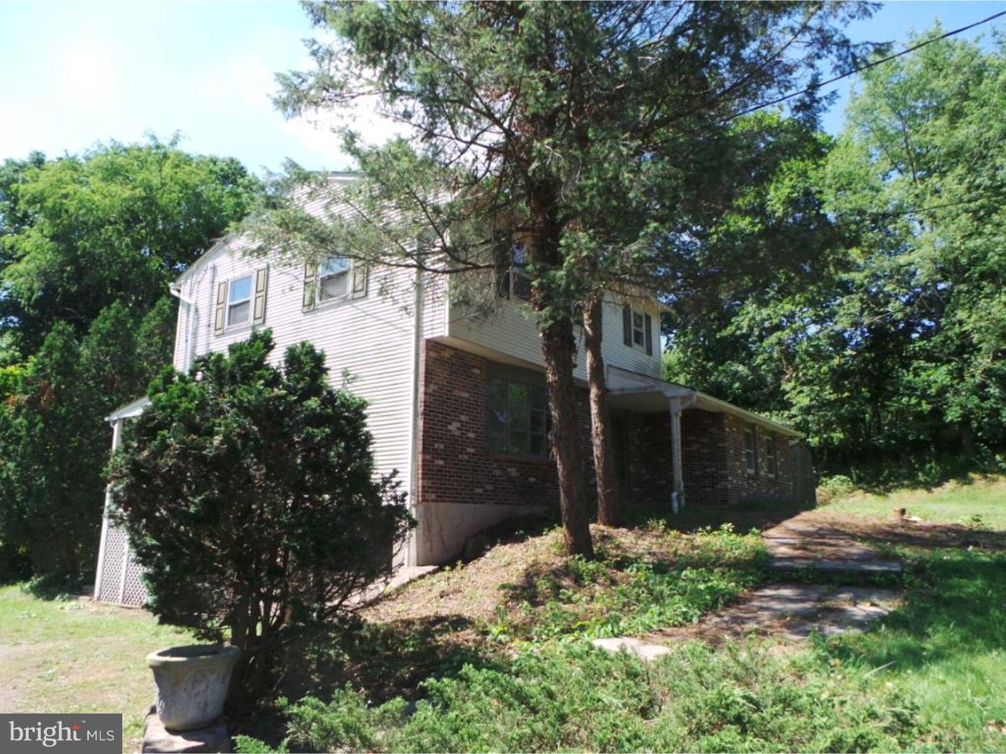 643 Schoolhouse Road Pottstown, PA 19465 - Photo 2 of 19
