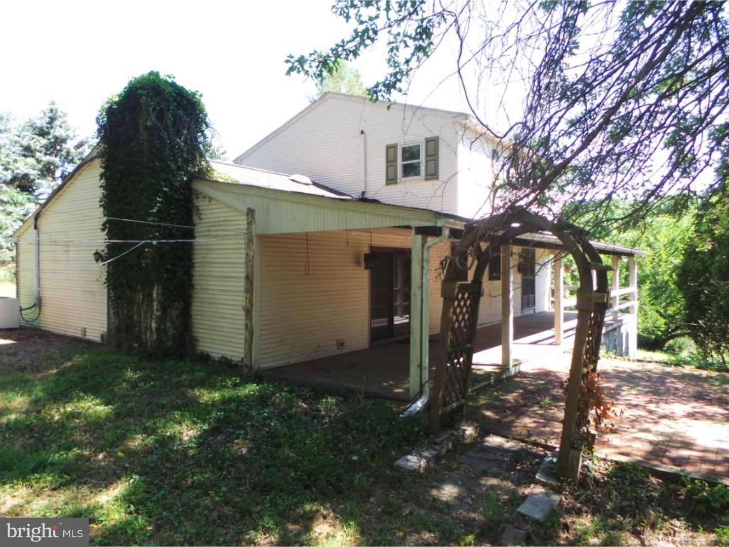 643 Schoolhouse Road Pottstown, PA 19465 - Photo 3 of 19