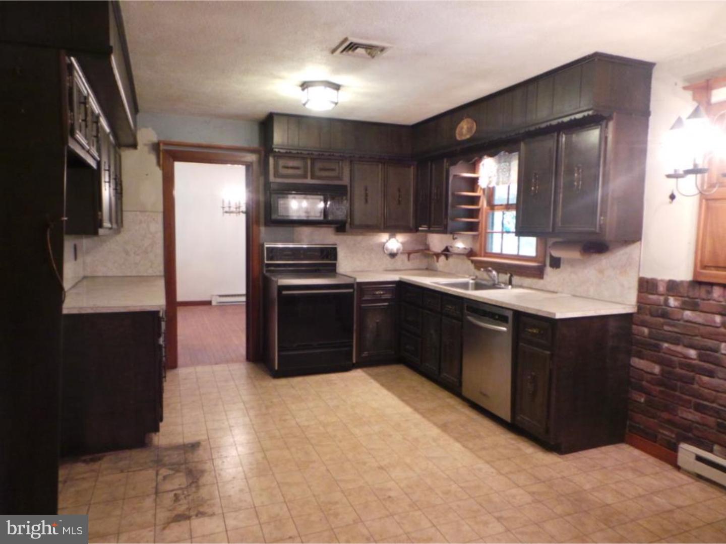 643 Schoolhouse Road Pottstown, PA 19465 - Photo 6 of 19