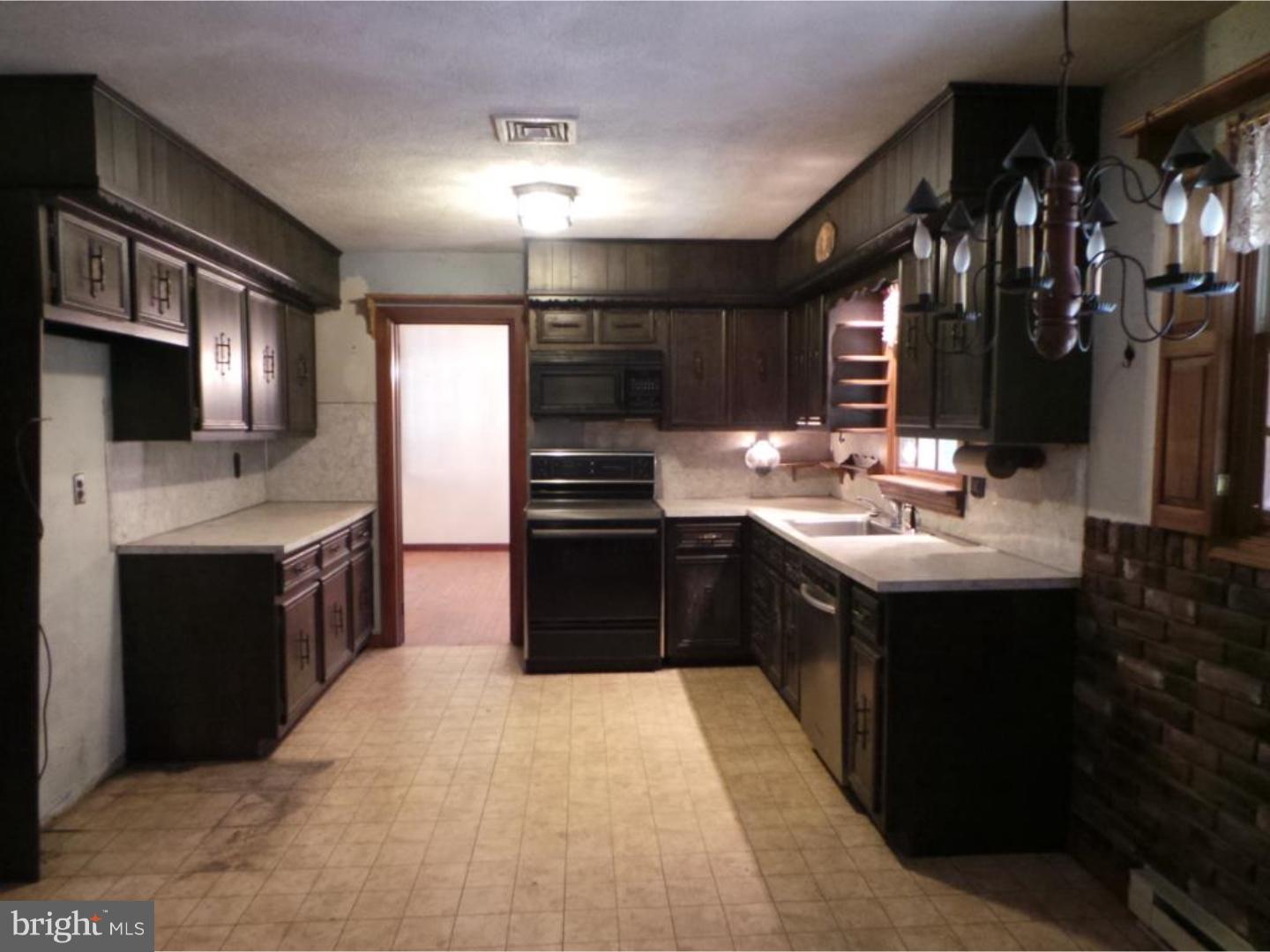 643 Schoolhouse Road Pottstown, PA 19465 - Photo 7 of 19