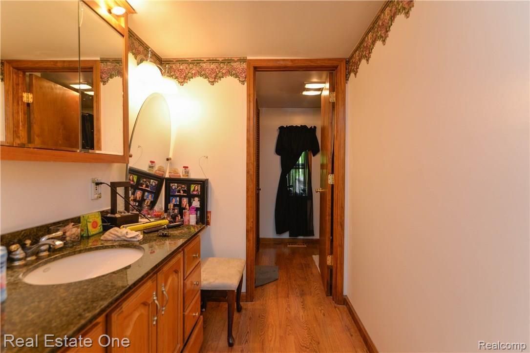 2677 North Hughes Road Howell, MI 48855 - Photo 19 of 25 21_27.jpg
