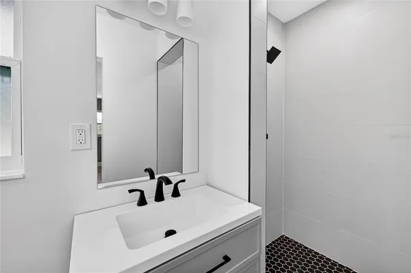 $3,995 | 2141 Indian Avenue South, Belleair Bluffs, FL 33770