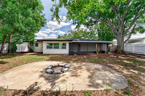 $3,995 | 2141 Indian Avenue South, Belleair Bluffs, FL 33770