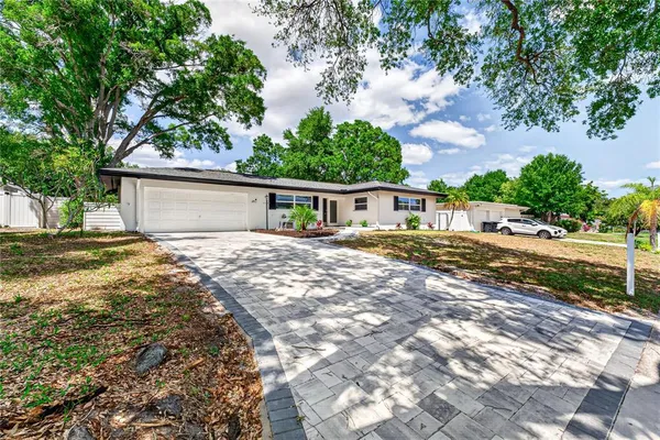 $3,995 | 2141 Indian Avenue South, Belleair Bluffs, FL 33770