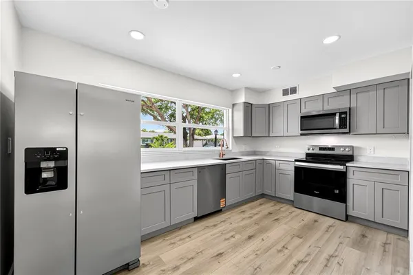 $3,995 | 2141 Indian Avenue South, Belleair Bluffs, FL 33770