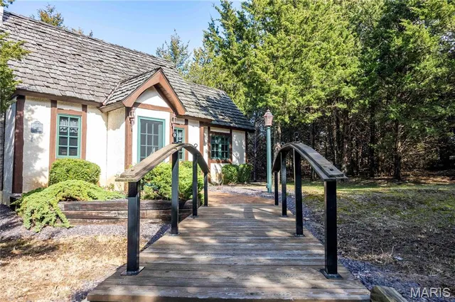 $299,000 | 25005 Double B Trail, Perry, MO 63462