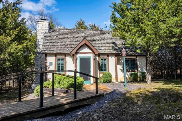 $299,000 | 25005 Double B Trail, Perry, MO 63462