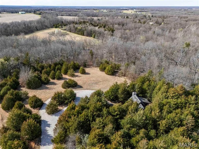 $299,000 | 25005 Double B Trail, Perry, MO 63462