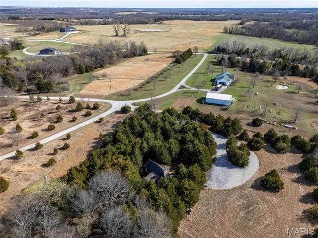 $299,000 | 25005 Double B Trail, Perry, MO 63462