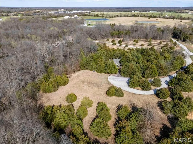 $299,000 | 25005 Double B Trail, Perry, MO 63462