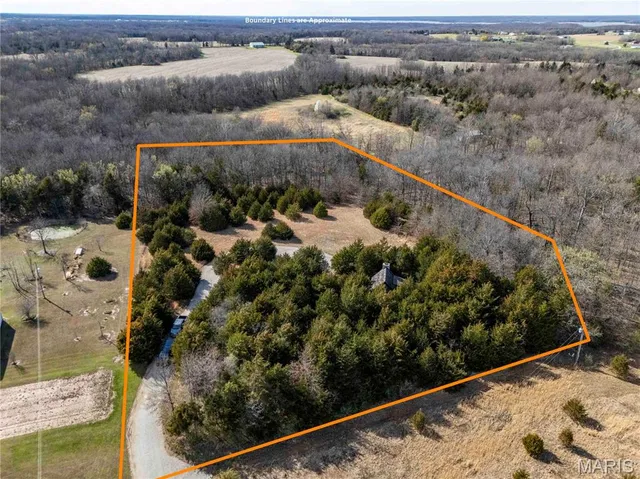 $299,000 | 25005 Double B Trail, Perry, MO 63462