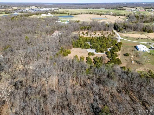 $299,000 | 25005 Double B Trail, Perry, MO 63462