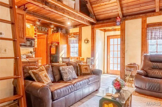 $299,000 | 25005 Double B Trail, Perry, MO 63462