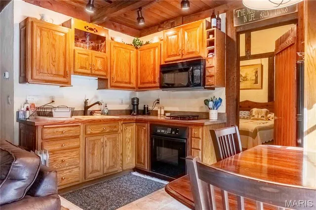 $299,000 | 25005 Double B Trail, Perry, MO 63462