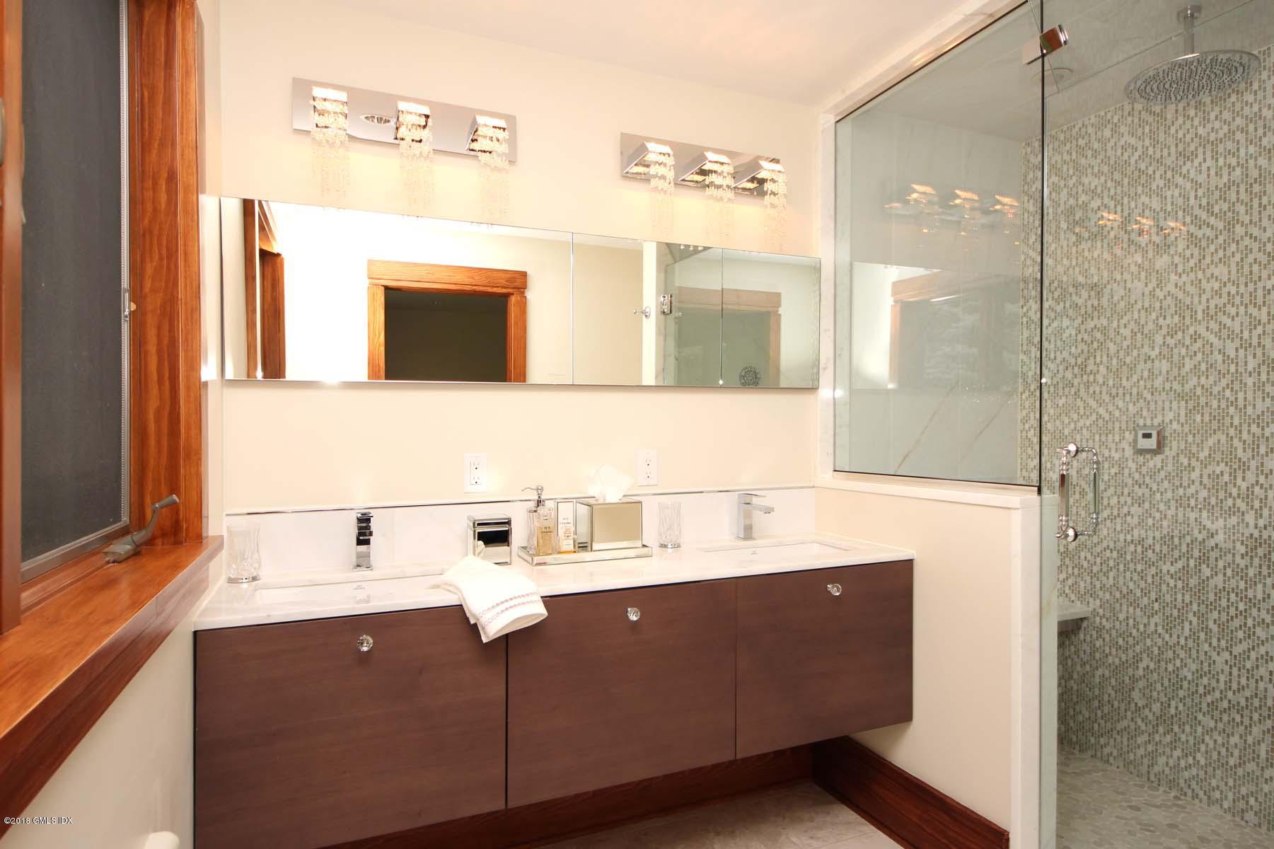 55 Cutler Road, Unit MAIN HOUSE Greenwich, CT 06831 - Photo 10 of 18 a bathroom with a sink and a mirror