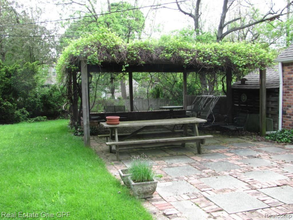 295 Moross Road Grosse Pointe, MI 48236 - Photo 29 of 32 29 25IMG_1600.jpg