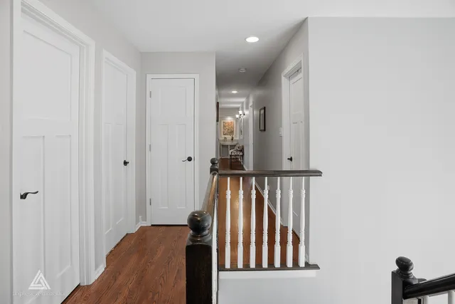 a view of entryway with a front door