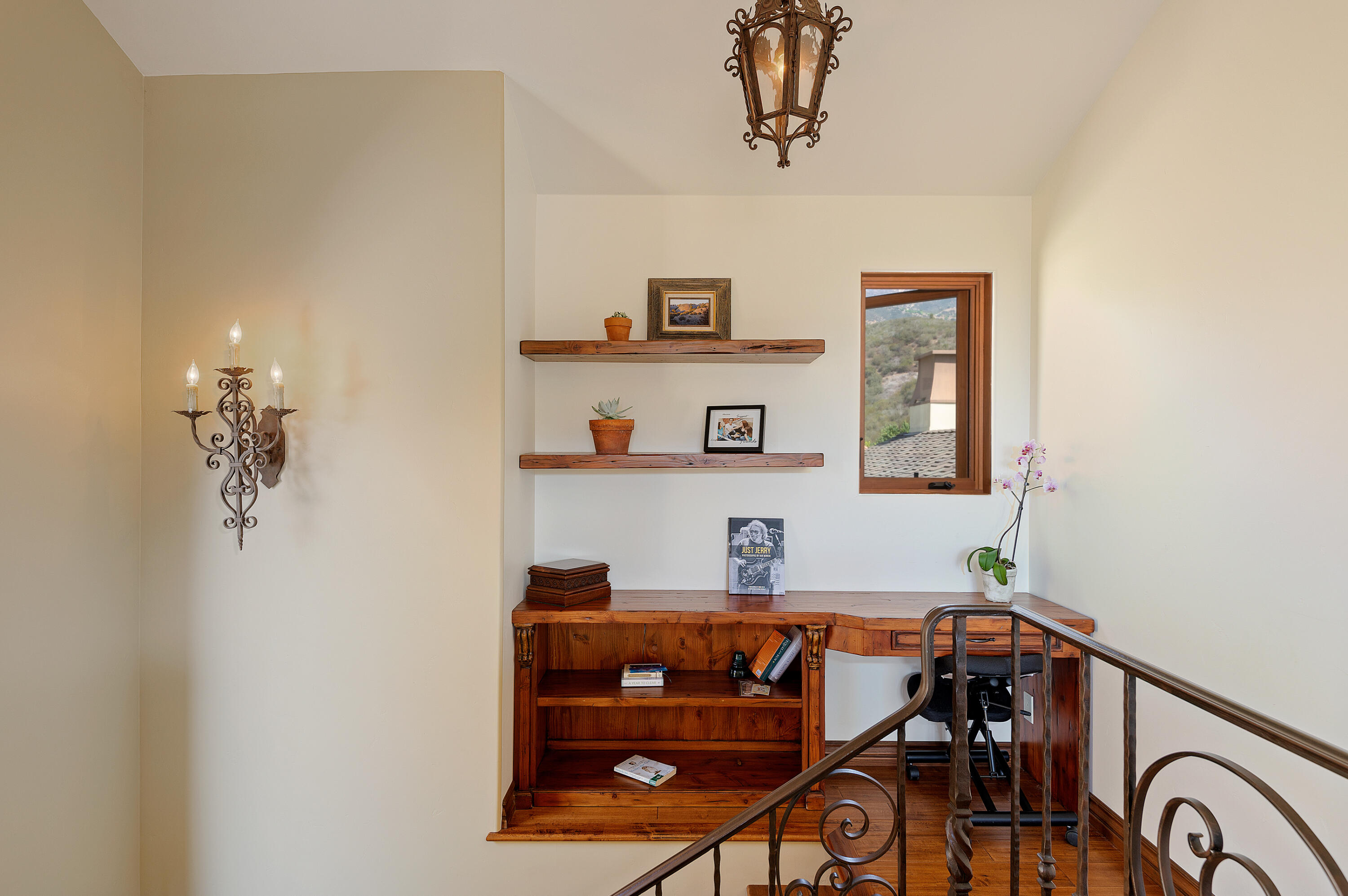 515 Conejo Road Santa Barbara, CA 93103 - Photo 18 of 33 18 - Landing
