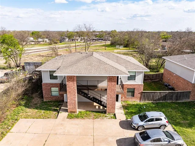 $685,000 | 852 West Vanderbilt Street, Stephenville, TX 76401