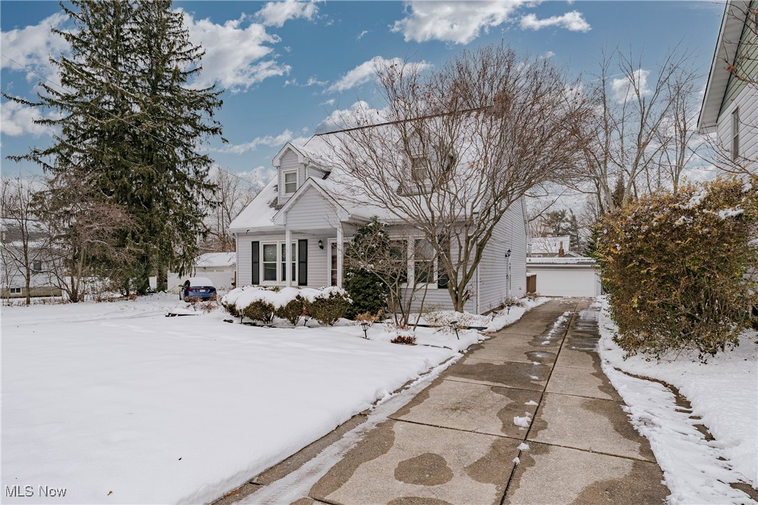 4305 Prasse Road Cleveland, OH 44121 - Photo 2 of 39 Gallery Image 2