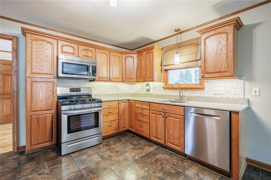 108 Bradford Road Henrietta, NY 14534 - Photo 13 of 44