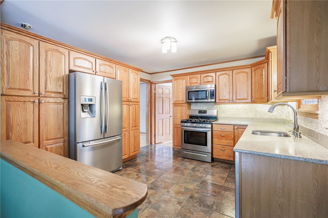 108 Bradford Road Henrietta, NY 14534 - Photo 10 of 44