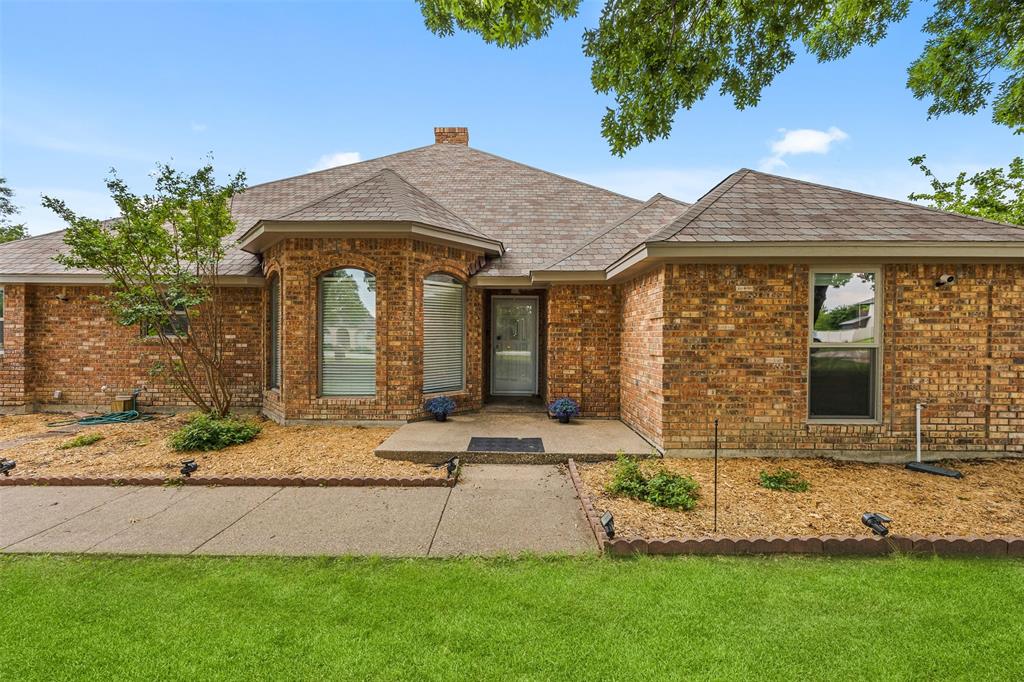 909 Valley View Avenue Red Oak, TX 75154 - Photo 3 of 37 a front view of a house with a garden