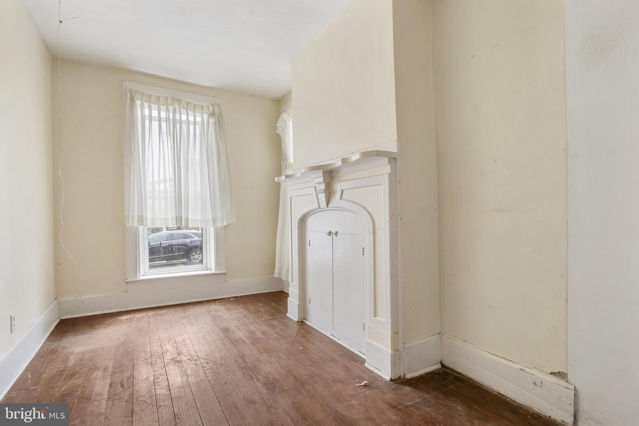 216 Main Street New Windsor, MD 21776 - Photo 7 of 16 an empty room with windows and closet