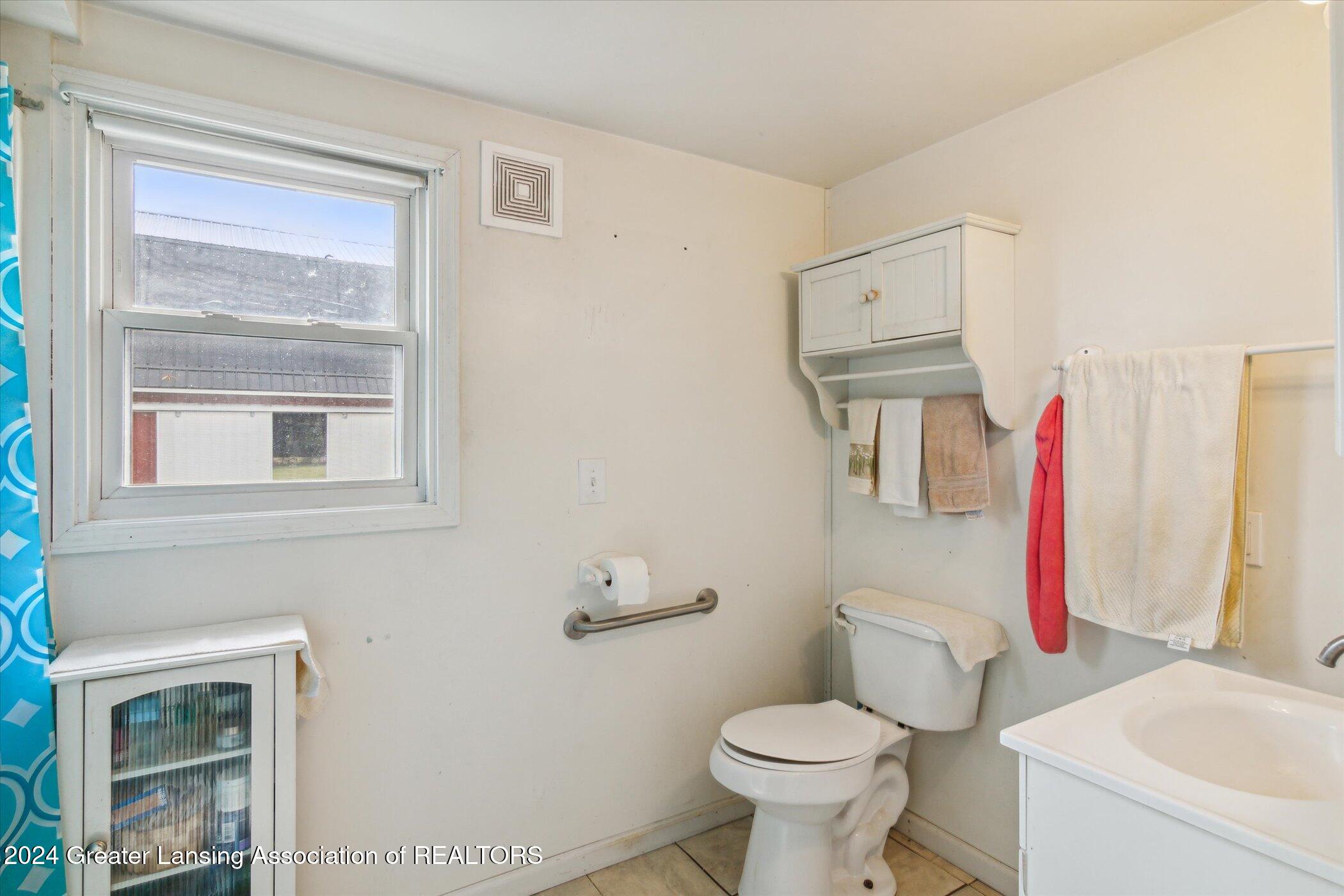 7437 Woerner Road Adrian, MI 49221 - Photo 21 of 77 21-7437-Woerner-Rd-Adrian-MI-49221-Windo