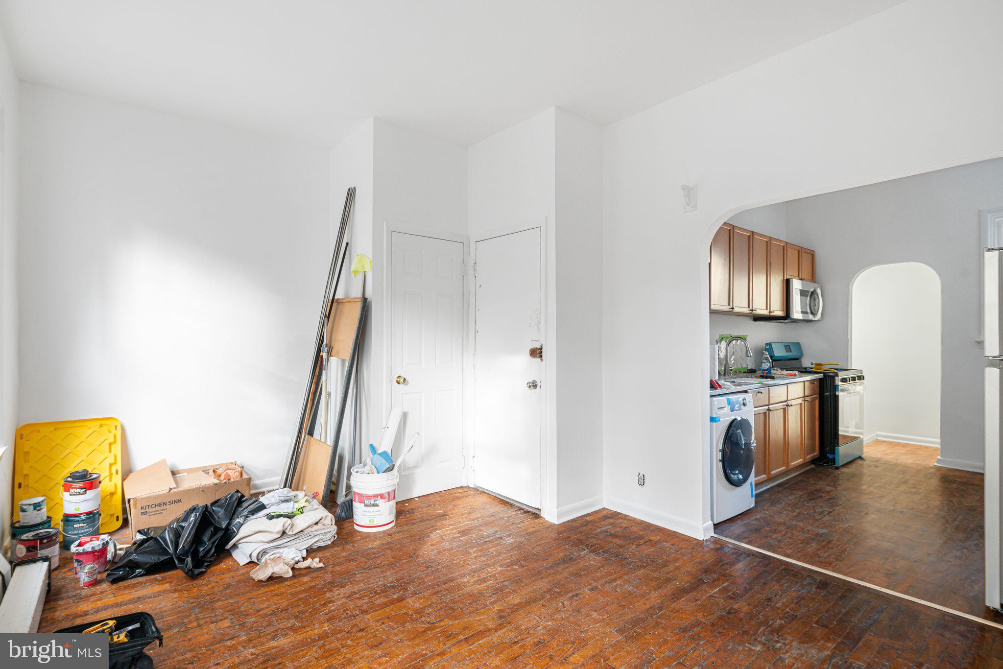417 South 16th Street, Unit 2 Philadelphia, PA 19146 - Photo 2 of 10 a bedroom with a bed and a stove next to a window