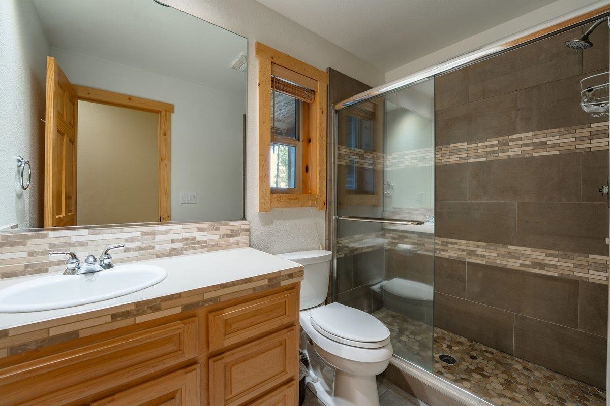 12391 Stockholm Way Truckee, CA 96161 - Photo 21 of 28 a bathroom with a sink a toilet and shower