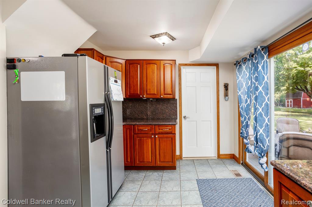 11926 Stark Road Livonia, MI 48150 - Photo 8 of 37