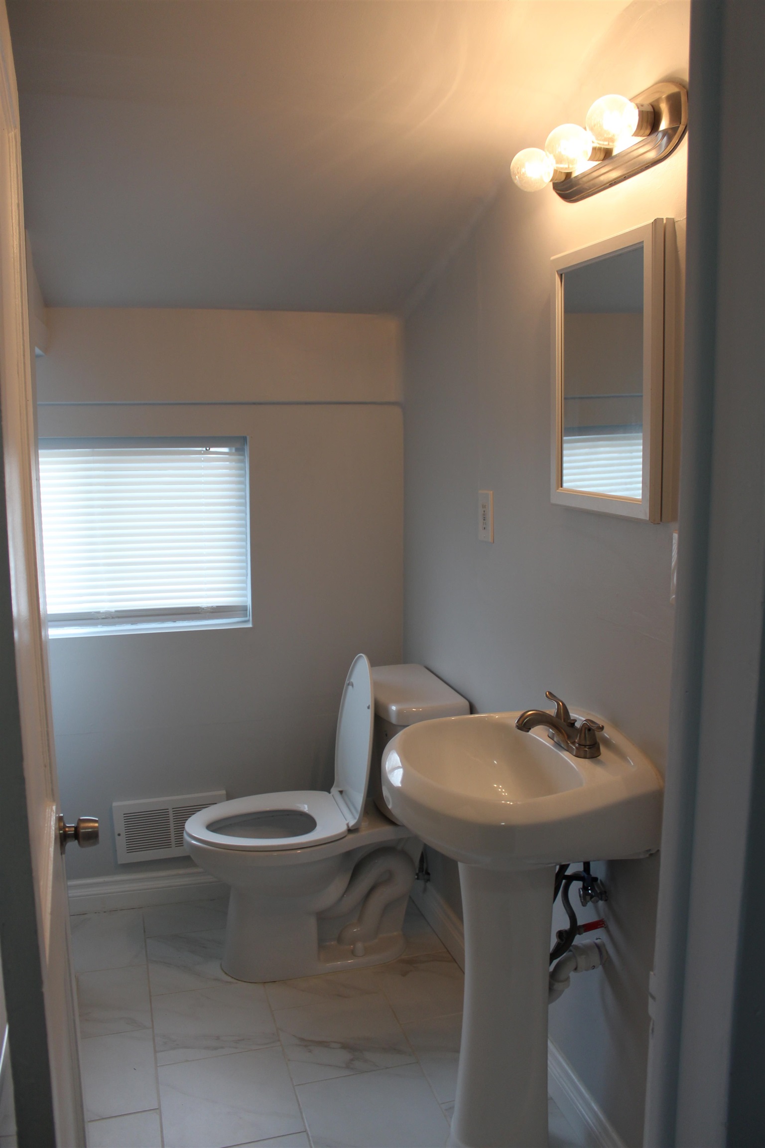 19537 12 Mile Road Roseville, MI 48066 - Photo 8 of 16