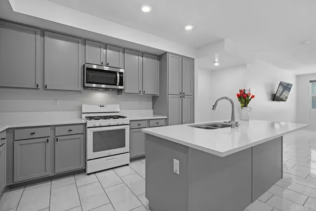 $799,000 | 2040 Mindoro Lane, Unit 4, Chula Vista, CA 91915