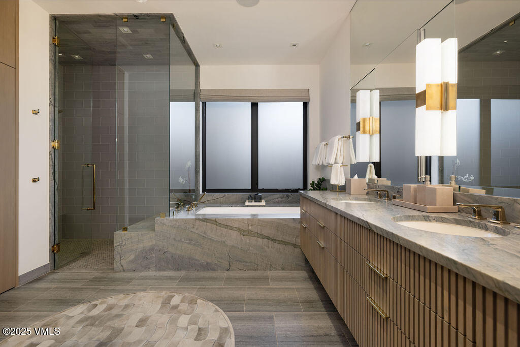 254 Beaver Dam Road Vail, CO 81657 - Photo 24 of 46 a bathroom with a tub sink and mirror