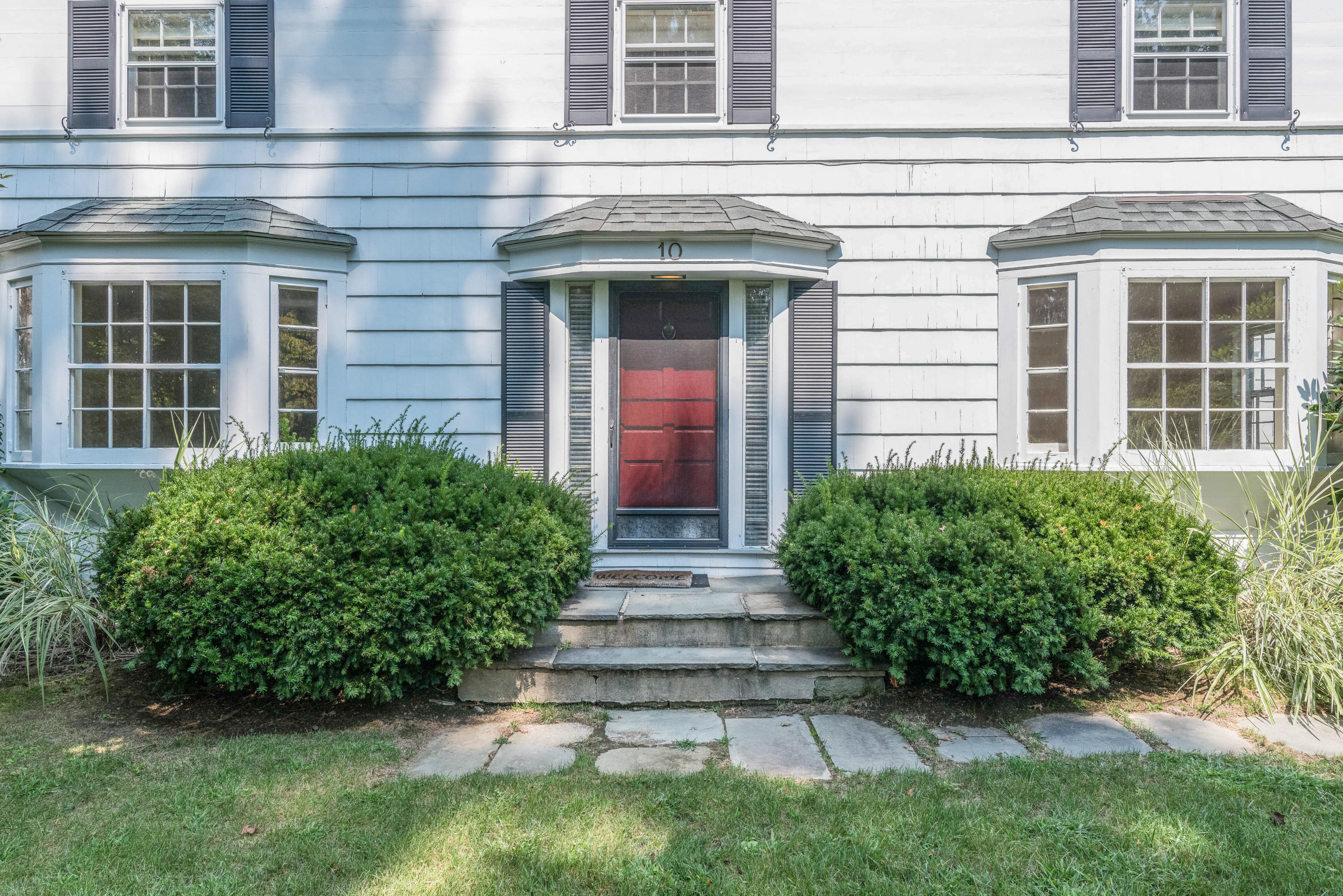 10 Rocaton Road Darien, CT 06820 - Photo 4 of 24 front view of a house