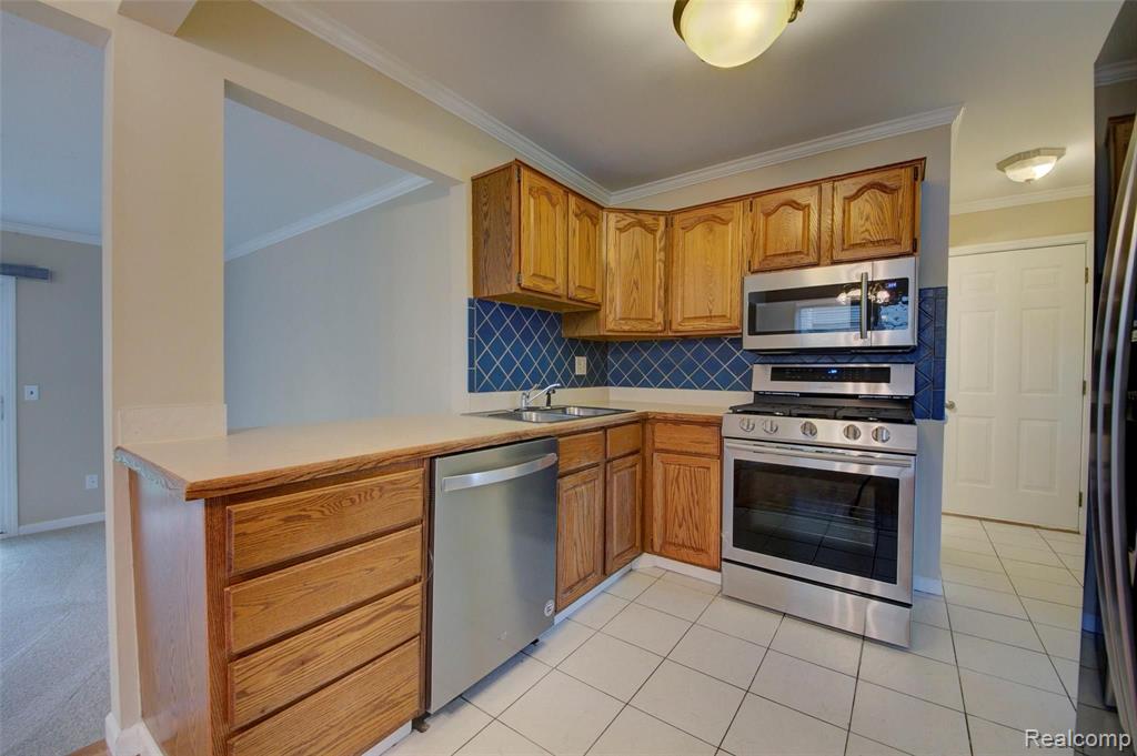 43515 Applewood Road Canton, MI 48188 - Photo 9 of 22