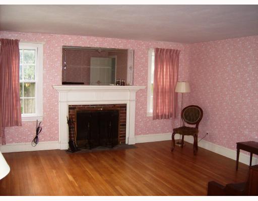 23 Westfield Road Warwick, RI 02888 - Photo 4 of 7 Living Room.